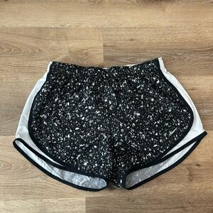 Women’s Large Speckled Nike Tempo Shorts